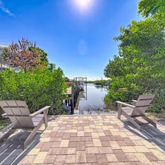 Canal Front, Kayak, Paddle Board, Hot Tub, Convenient Location