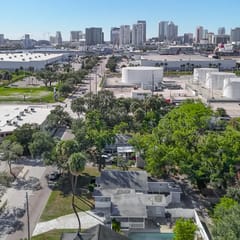 Palmetto Beach Compound. Pool. 4 Apartments