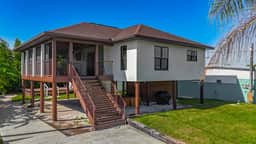 Canal Front, Kayak, Paddle Board, Hot Tub, Convenient Location