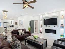 Designer 4 BR. Chef's Kitchen. Gazebo Outdoor Retreat.