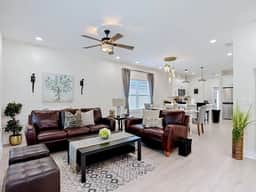 Designer 4 BR. Chef's Kitchen. Gazebo Outdoor Retreat.