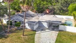 Palmetto Beach Compound. Pool. 4 Apartments