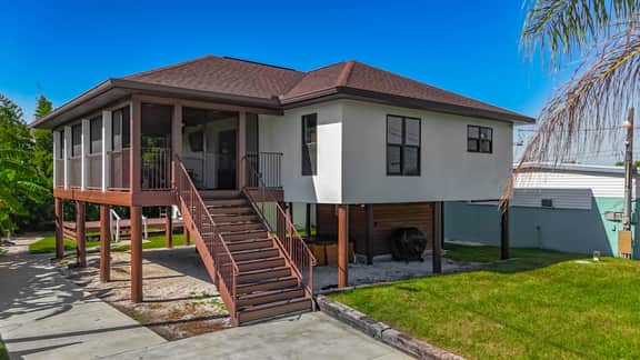 Canal Front, Kayak, Paddle Board, Hot Tub, Convenient Location