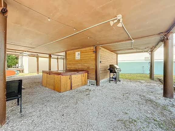 Canal Front, Kayak, Paddle Board, Hot Tub, Convenient Location - Image 2