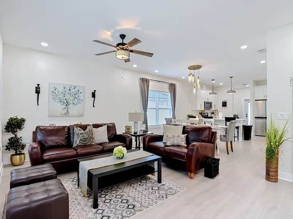 Designer 4 BR. Chef's Kitchen. Gazebo Outdoor Retreat.