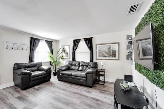 Private Tampa Home. Quick Drive to Attractions
